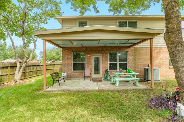 201 N Golden Oak Drive, Texas City, TX 77591