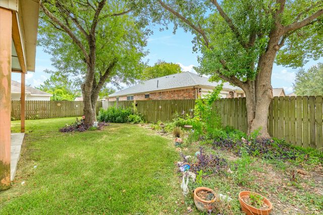 201 N Golden Oak Drive, Texas City, TX 77591