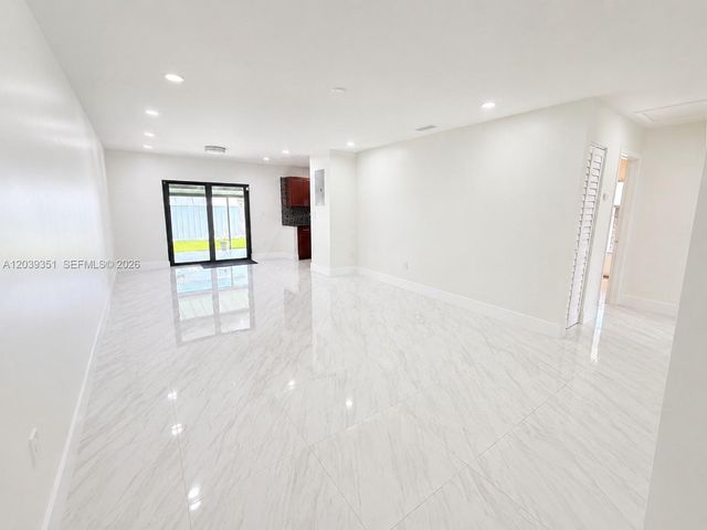 13522 SW 62nd St H-W, Miami, FL 33183
