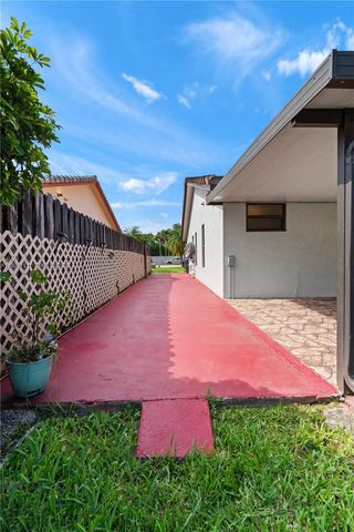 13522 SW 62nd St H-W, Miami, FL 33183