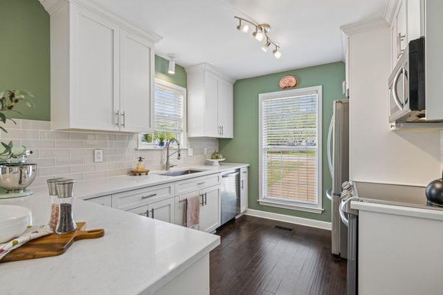 1321 Branchside Ct, Thompsons Station, TN 37179