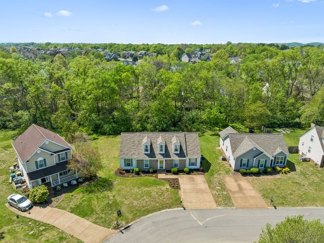 1321 Branchside Ct, Thompsons Station, TN 37179