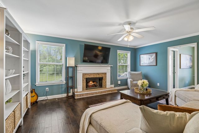1321 Branchside Ct, Thompsons Station, TN 37179