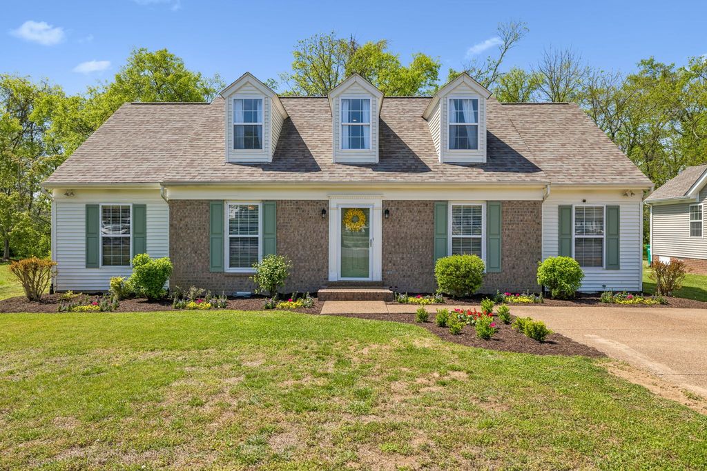 1321 Branchside Ct, Thompsons Station, TN 37179