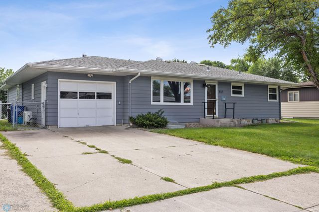 3113 8th Street N, Fargo, ND 58102