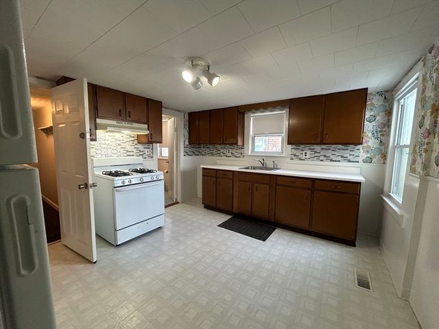 126 Lowell St UR, Peabody, MA 01960