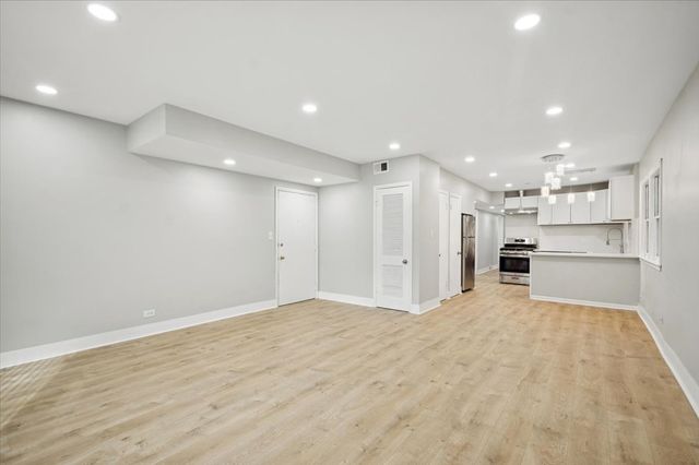 2623 W ARTHUR Avenue 1, Chicago, IL 60645