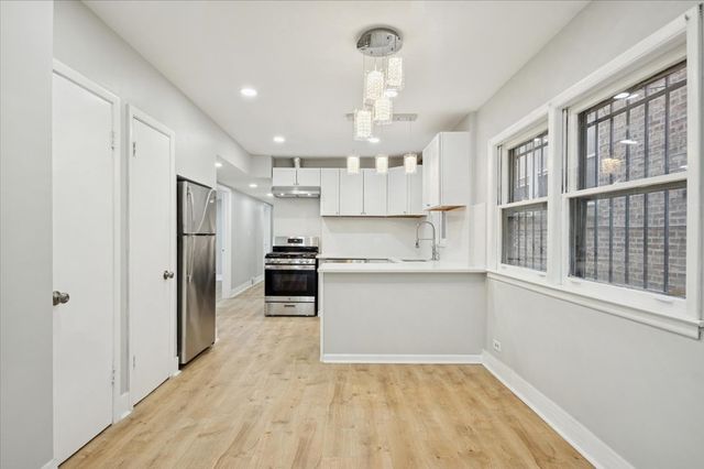 2623 W ARTHUR Avenue 1, Chicago, IL 60645