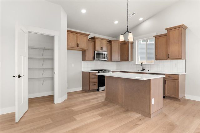 18191 N Morton Ct, Colbert, WA 99005