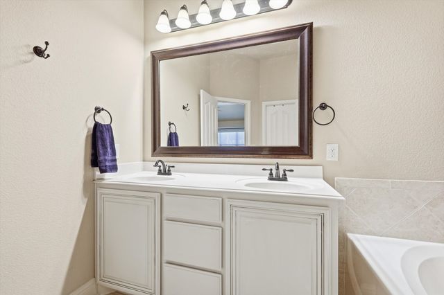 1004 Longhorn Drive, Aubrey, TX 76227