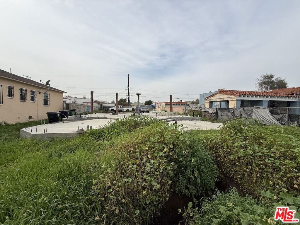 10965 S Hoover Street, Los Angeles, CA 90044