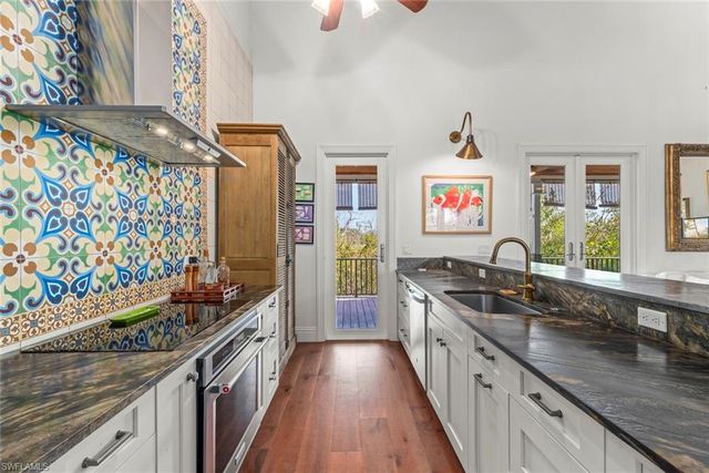 1428 Albatross RD, Sanibel, FL 33957