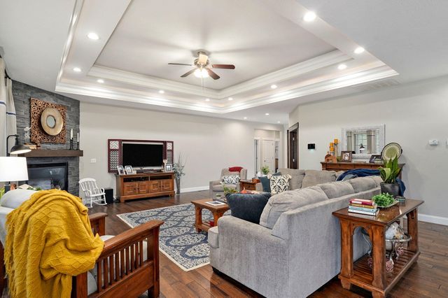 992 N Cedar Ridge Avenue, Springfield, MO 65802