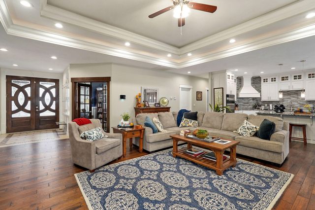 992 N Cedar Ridge Avenue, Springfield, MO 65802