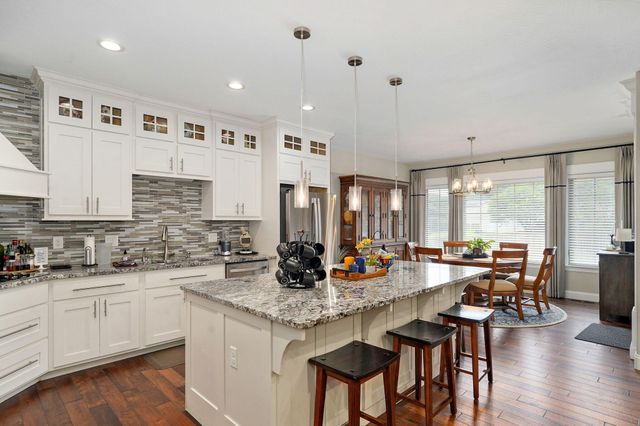 992 N Cedar Ridge Avenue, Springfield, MO 65802