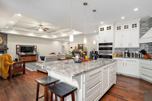 992 N Cedar Ridge Avenue, Springfield, MO 65802