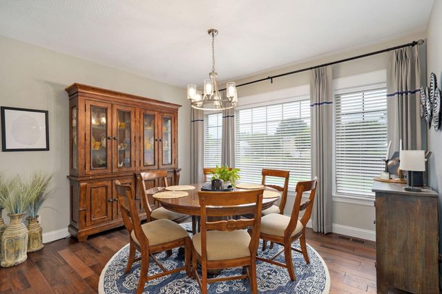 992 N Cedar Ridge Avenue, Springfield, MO 65802
