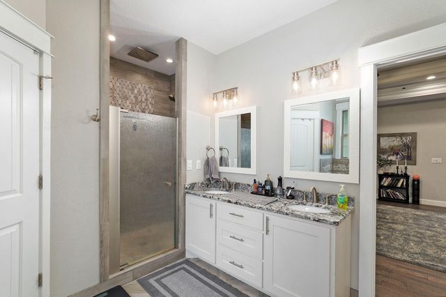 992 N Cedar Ridge Avenue, Springfield, MO 65802