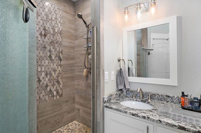 992 N Cedar Ridge Avenue, Springfield, MO 65802