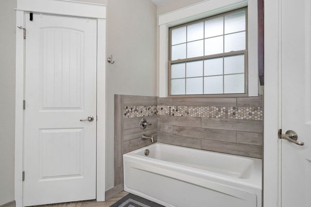 992 N Cedar Ridge Avenue, Springfield, MO 65802