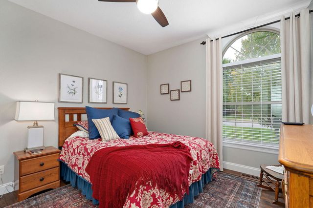 992 N Cedar Ridge Avenue, Springfield, MO 65802