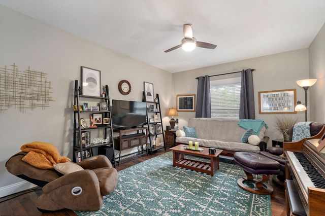 992 N Cedar Ridge Avenue, Springfield, MO 65802