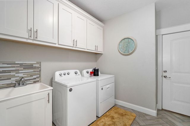 992 N Cedar Ridge Avenue, Springfield, MO 65802