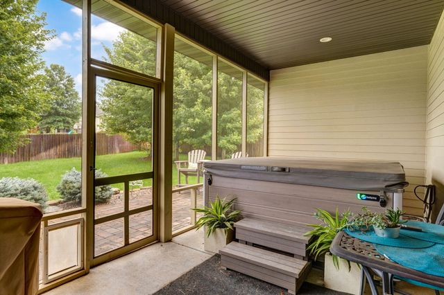 992 N Cedar Ridge Avenue, Springfield, MO 65802