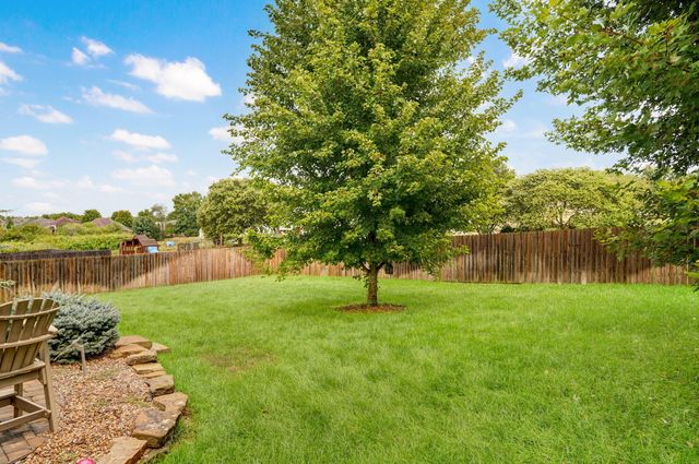 992 N Cedar Ridge Avenue, Springfield, MO 65802