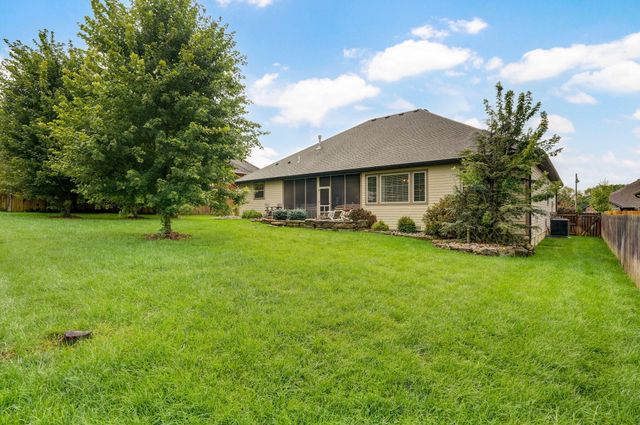 992 N Cedar Ridge Avenue, Springfield, MO 65802
