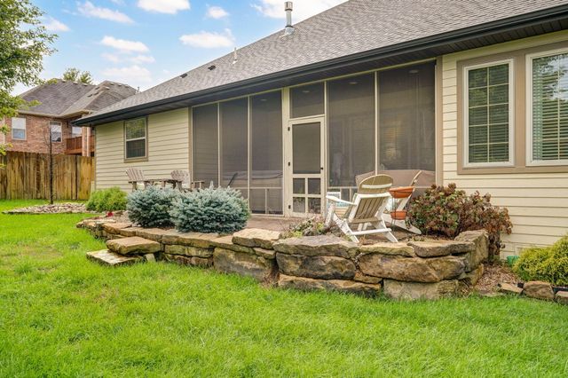 992 N Cedar Ridge Avenue, Springfield, MO 65802