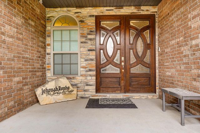 992 N Cedar Ridge Avenue, Springfield, MO 65802