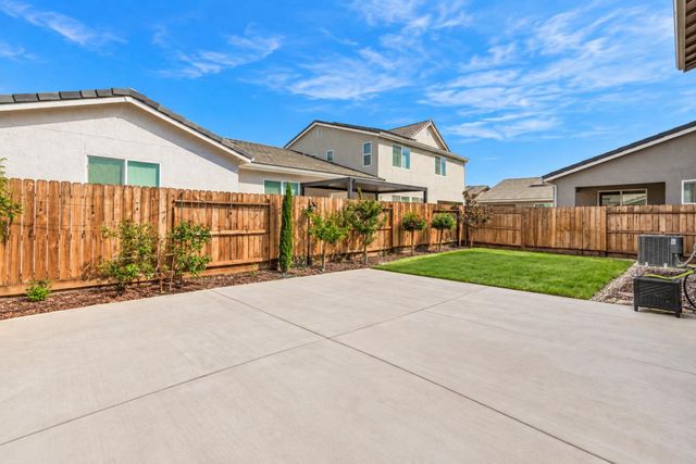 4159 Purvis Avenue, Clovis, CA 93619