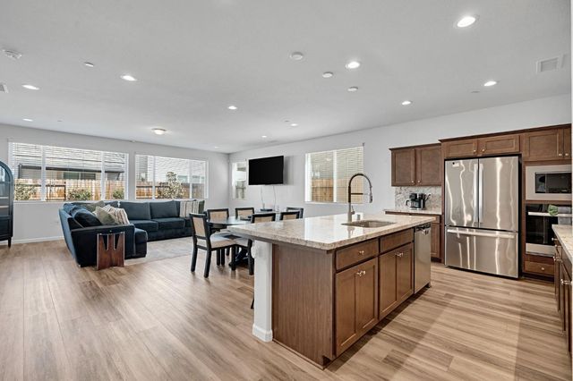 4159 Purvis Avenue, Clovis, CA 93619
