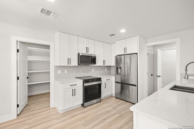 523 Las Puertas, San Antonio, TX 78245