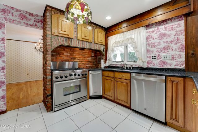 32 Woods Road, Freehold, NJ 07728