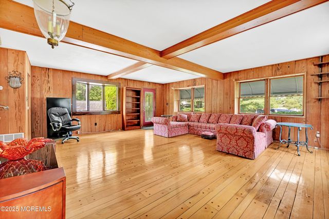 32 Woods Road, Freehold, NJ 07728