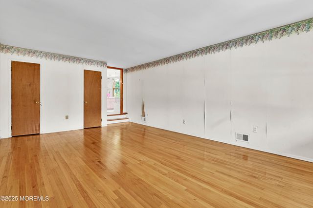 32 Woods Road, Freehold, NJ 07728