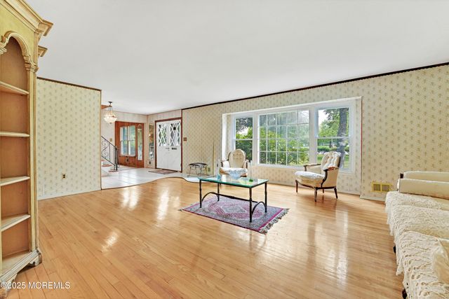 32 Woods Road, Freehold, NJ 07728