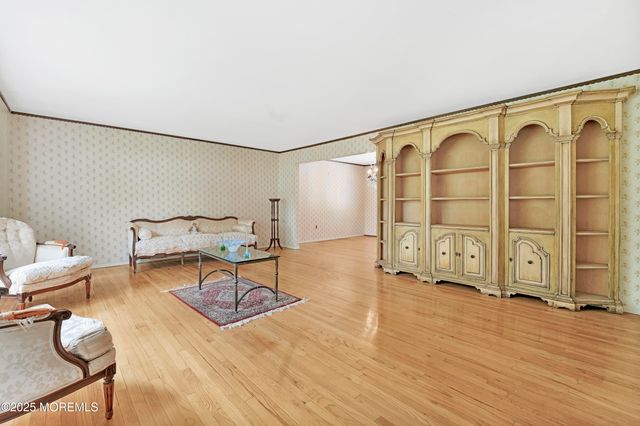 32 Woods Road, Freehold, NJ 07728