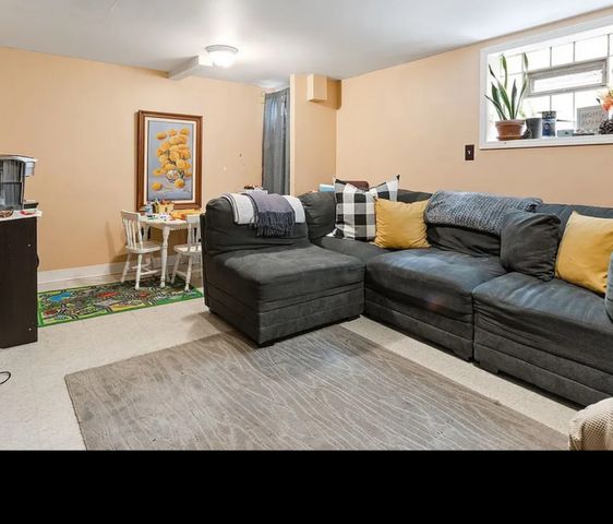 5828 S KILBOURN Avenue, Chicago, IL 60629