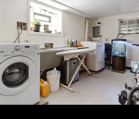5828 S KILBOURN Avenue, Chicago, IL 60629