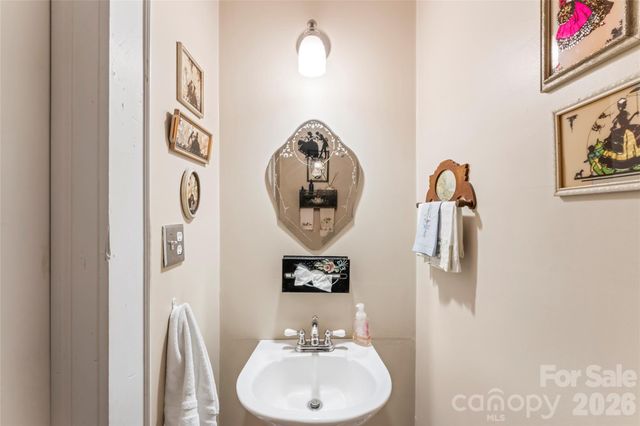 101 Sunnywood Lane, Charlotte, NC 28270