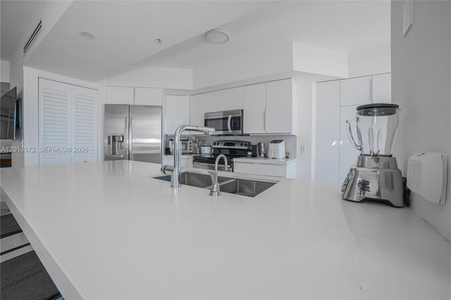 6301 Collins Ave 1102, Miami Beach, FL 33141