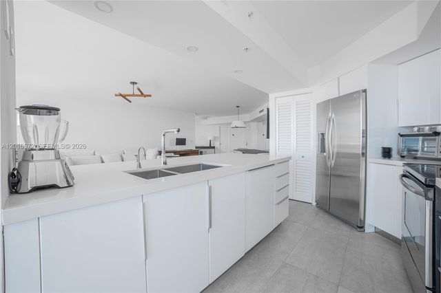 6301 Collins Ave 1102, Miami Beach, FL 33141