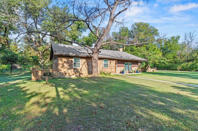 205 S Washington Street, Cleburne, TX 76031