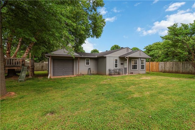 1368 N Caddo Avenue, Fayetteville, AR 72704