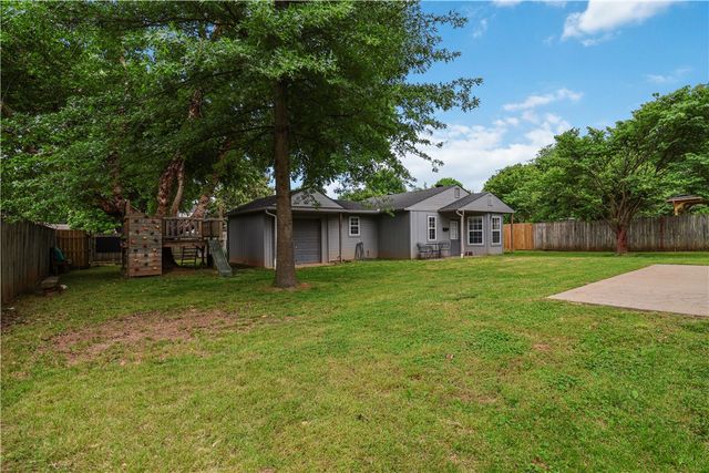 1368 N Caddo Avenue, Fayetteville, AR 72704