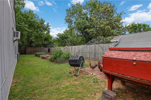 1368 N Caddo Avenue, Fayetteville, AR 72704