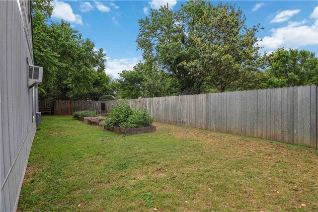 1368 N Caddo Avenue, Fayetteville, AR 72704
